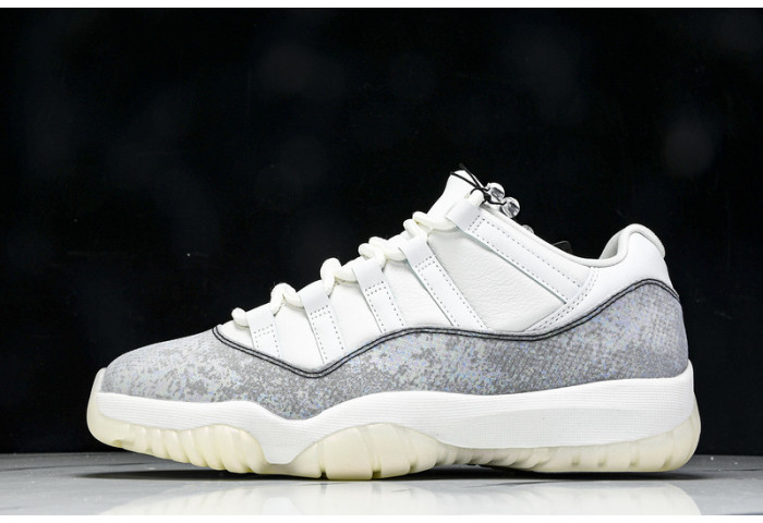 Air Jordan 11 Low HQ7000-001