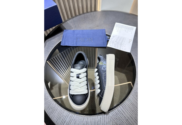 DR B33 LOW-TOP SNEAKERS DR-126