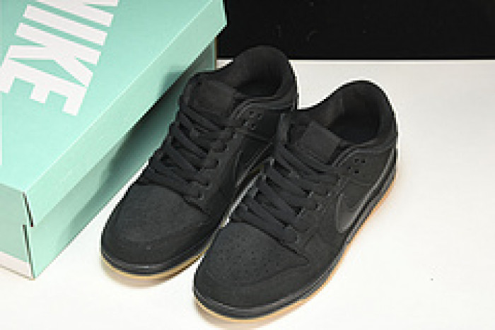 nike sb dunk low iw black gum 819674-002