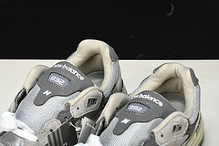 new Ba1an*e 992 grey m992gr