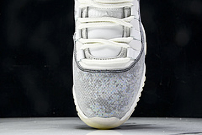 Air Jordan 11 Low HQ7000-001