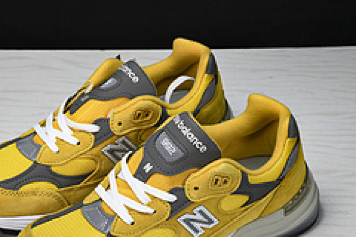 new Ba1an*e 992 yellow grey m992bb
