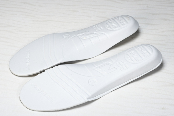 new Ba1an*e 992 yellow grey m992bb