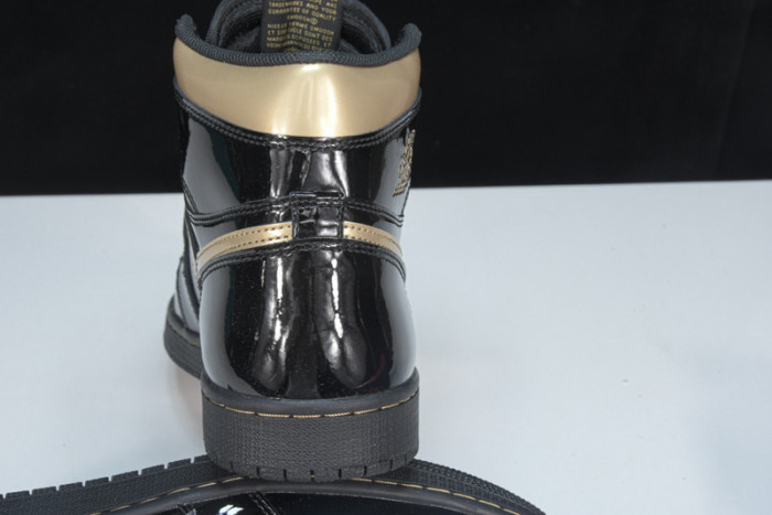 jordan 1 retro high black metallic gold (2020) 555088-032