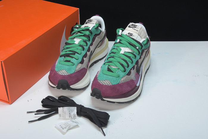 sacai x nike vaporwaffle "string/black villain-red" dd3035-200