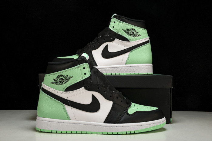 air jordan 1 retro high "green glow" dz5485-130