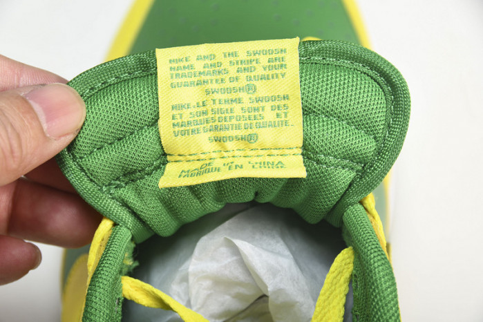 nike dunk low “reverse brazil” dv0833-300