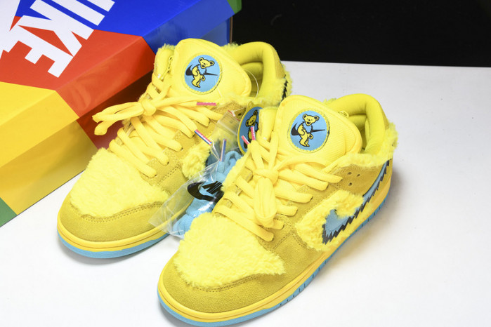 grateful dead x dunk low sb 