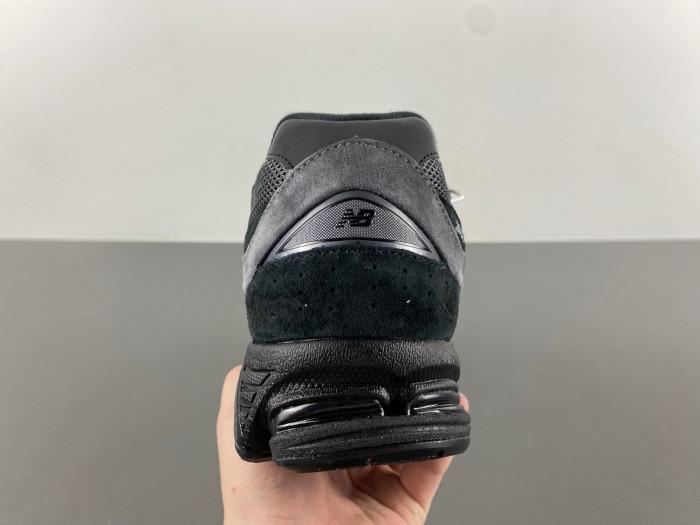 new Ba1an*e 2002r black dark grey m2002rbl