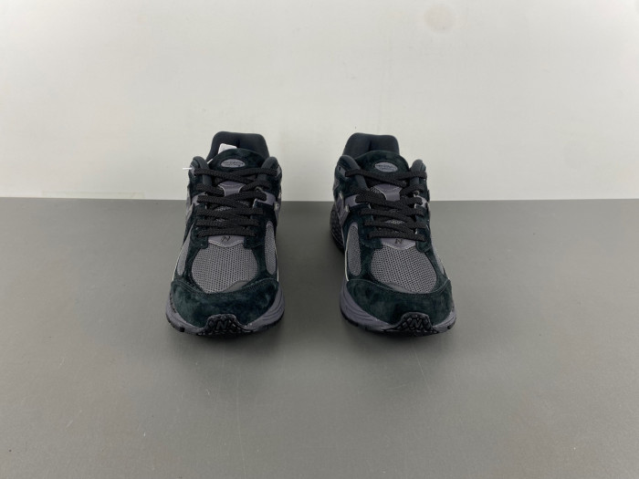 new Ba1an*e 2002r black dark grey m2002rbl