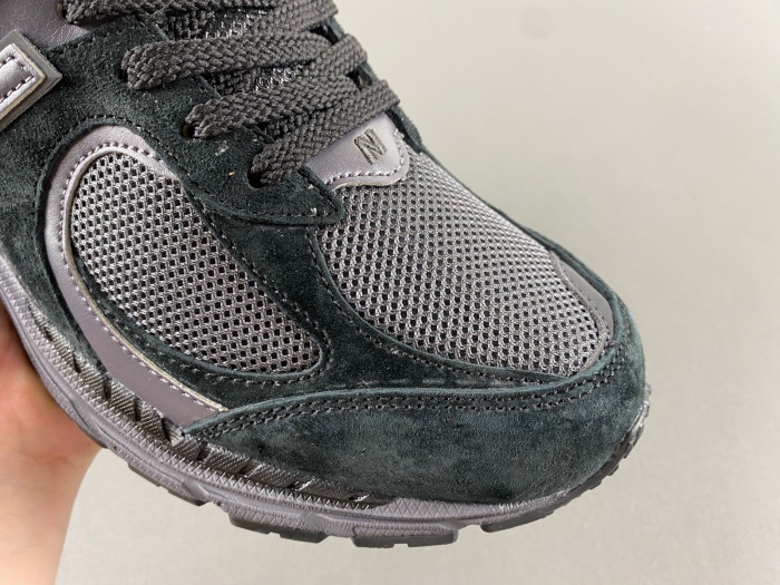 new Ba1an*e 2002r black dark grey m2002rbl