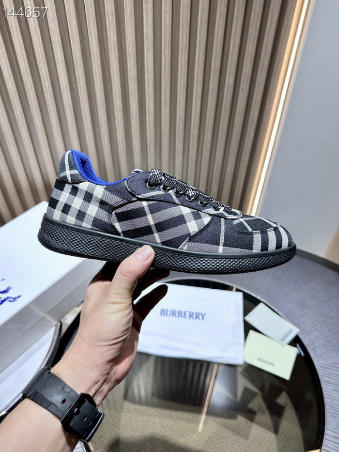 BUBERY SNEAKER 23150