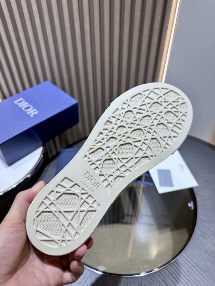 DR B33 LOW-TOP SNEAKERS DR-131