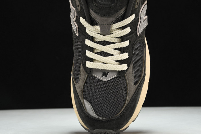 new Ba1an*e 2002r black dark grey m2002rho