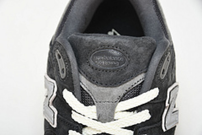 new Ba1an*e 2002r black dark grey m2002rho